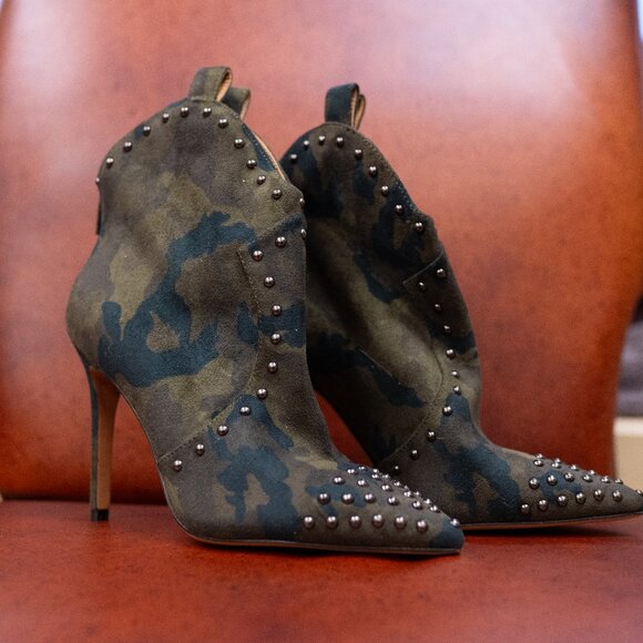 Jessica Simpson Camouflaged Pixillez High Heel Booties Size 6.5 - Picture 1 of 4